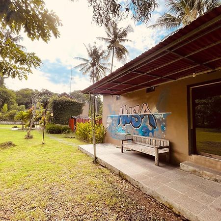 Apit Lawang Villas & Resto Batununggul Exterior photo