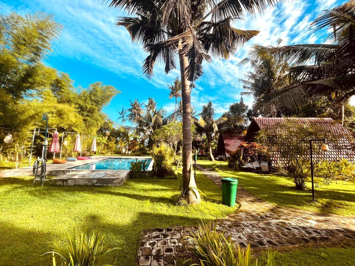 Apit Lawang Villas & Resto Batununggul Exterior photo