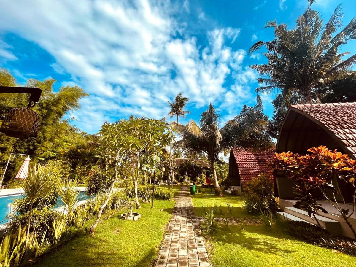 Apit Lawang Villas & Resto Batununggul Exterior photo