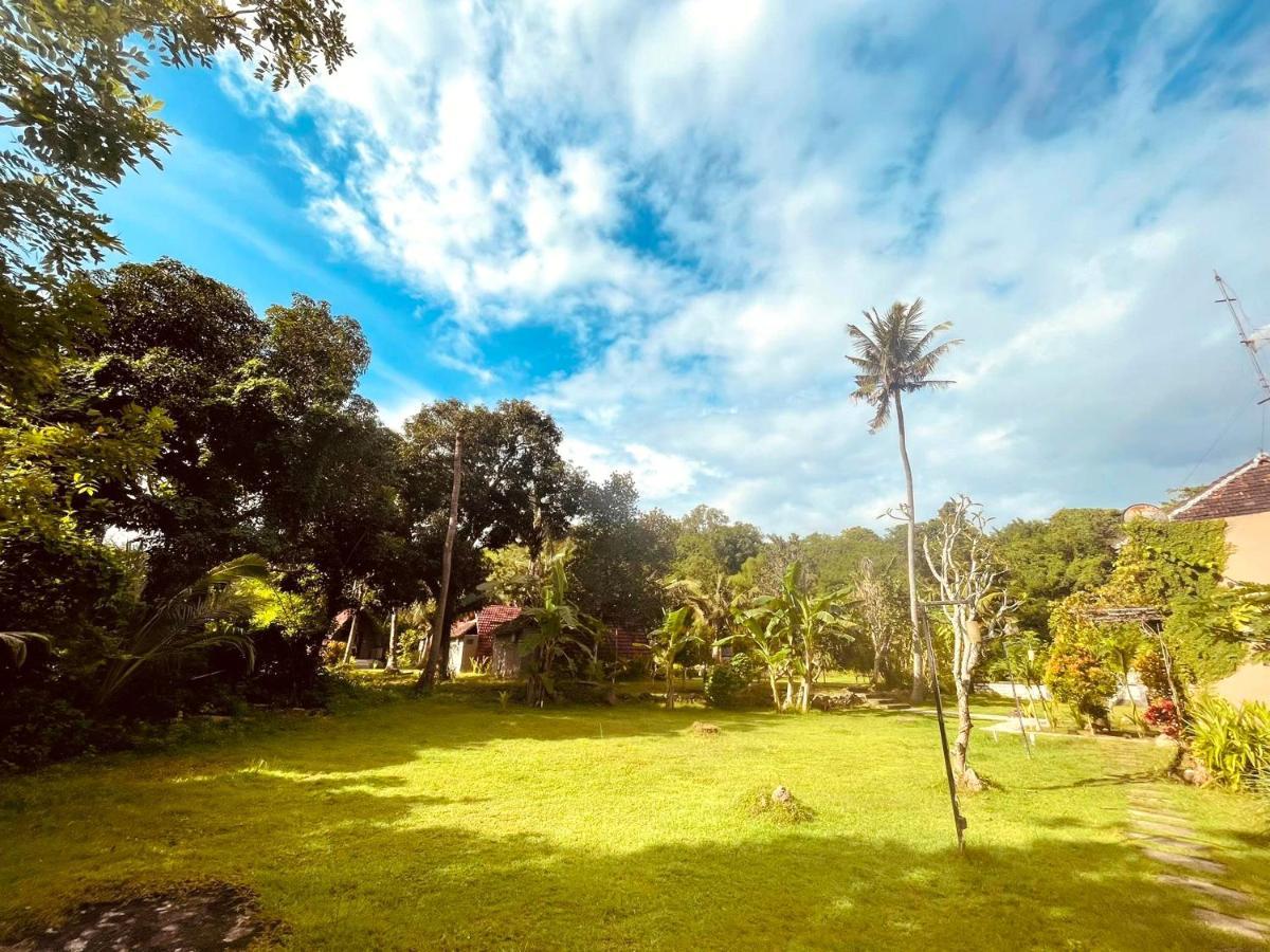 Apit Lawang Villas & Resto Batununggul Exterior photo