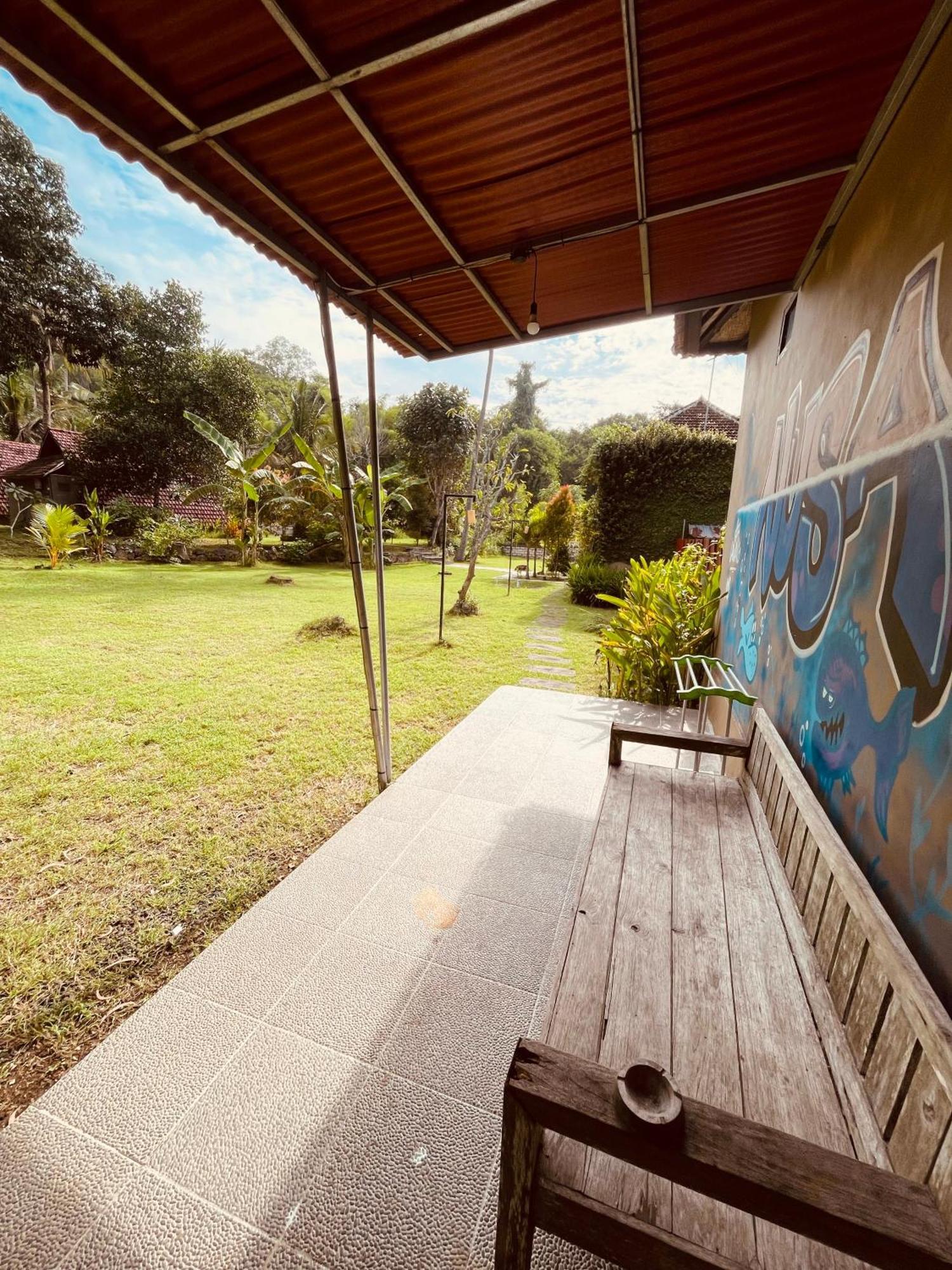 Apit Lawang Villas & Resto Batununggul Exterior photo