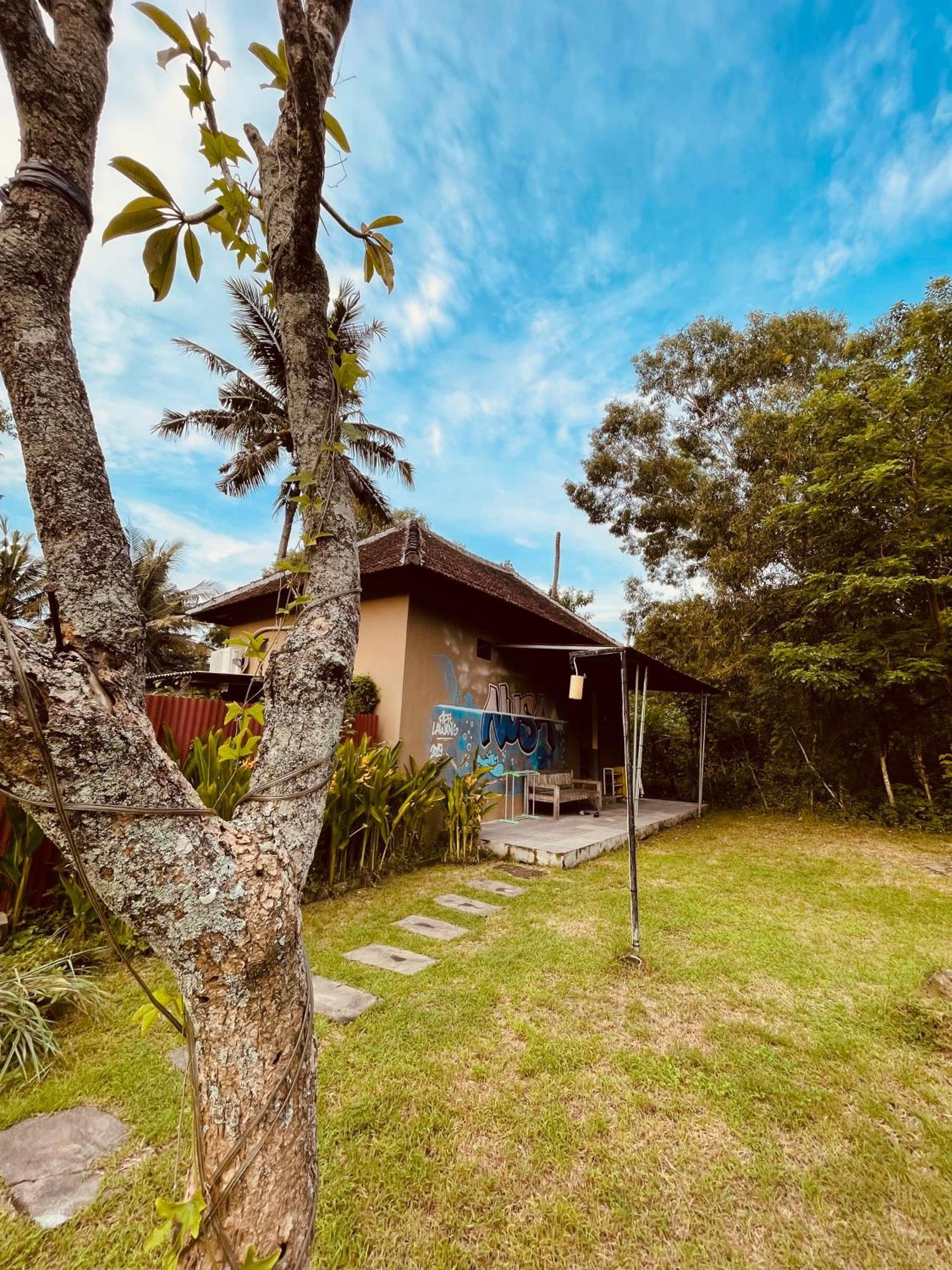 Apit Lawang Villas & Resto Batununggul Exterior photo