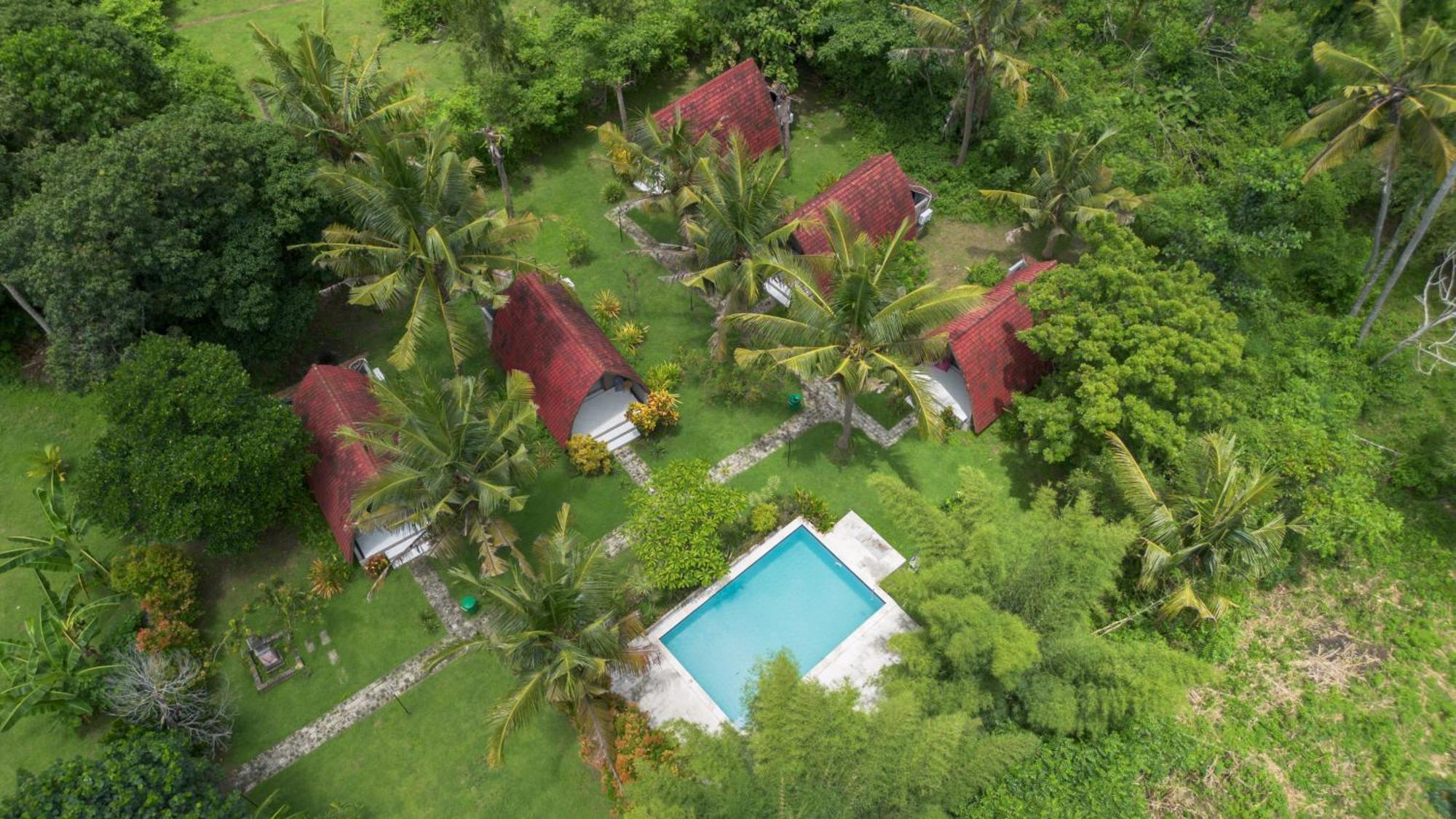 Apit Lawang Villas & Resto Batununggul Exterior photo